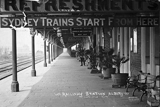 Platform at Albury Station, 1910