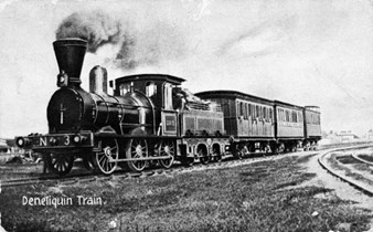 Steam locomotive and carriages, Deniliquin, circa 1907