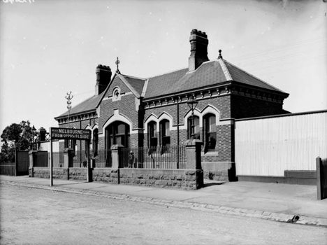 Clifton Hill Railway Station