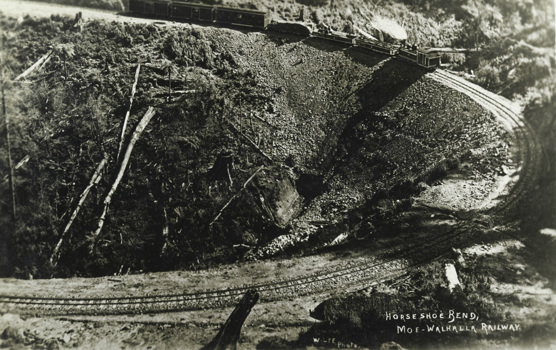 A steam locomotive hauling carriages, Horseshoe Bend, Walhalla district, post-1910