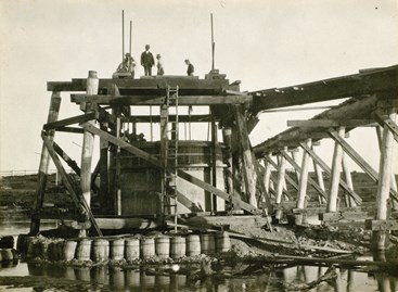 Construction of Pier 4 of the Tambo River Bridge on the Bairnsdale to Orbost line, Bruthen, 1914