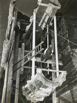 Constructing the rail bridge over the Murray River, Yarrawonga, on the Yarrawonga to Oaklands line, circa 1930