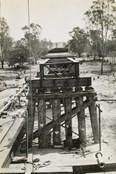 Construction of the rail bridge over the Murray River, Yarrawonga, on the Yarrawonga to Oaklands line, circa 1930