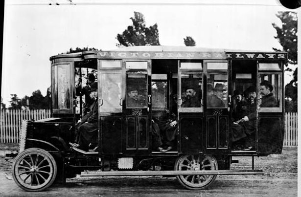 Motor omnibus service, Prahran to Malvern, 1905