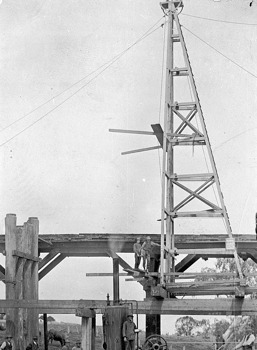 Workmen repairing the Carisbrook Railway Bridge, circa 1915