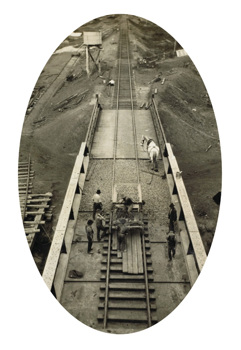 Constructing the bridge over the Murray River at Gonn Crossing on the Murrabit to Stony Crossing line, circa 1928