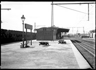Island platform, Essendon Railway Station, circa 1919