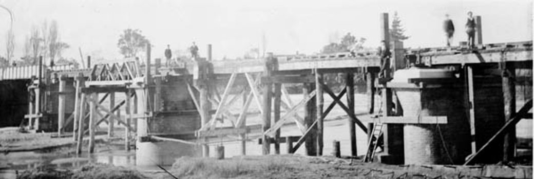 Rail bridge, Avon River, Stratford