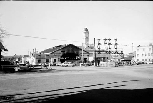 Railway crossing gates, Ballarat, 15 September 1972