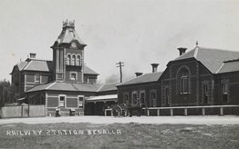 Horse-drawn vehicles outside Benalla Railway Station, post-1915