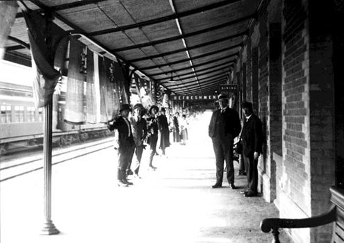 Wodonga Railway Station decorated for visit of Duke and Duchess of York, 1927