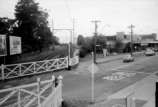 Rail crossing with gates, Cheltenham
