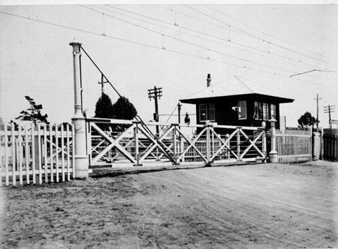 Signal box and gates, St Albans
