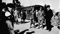 Soldiers on the platform at Dimboola Railway Station, 1918