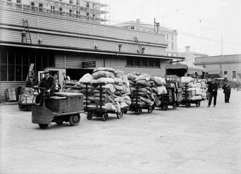 Battery-powered luggage trolleys, Spencer Street