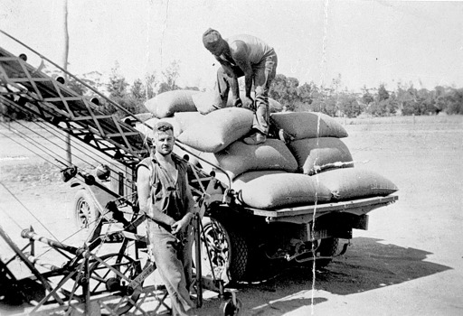 Men loading a grain elevator, Bambill, circa 1930