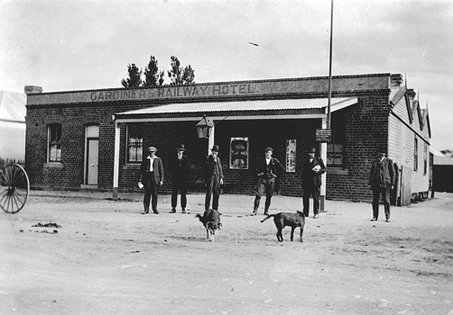 Gardiner's Railway Hotel, Meredith, circa 1920
