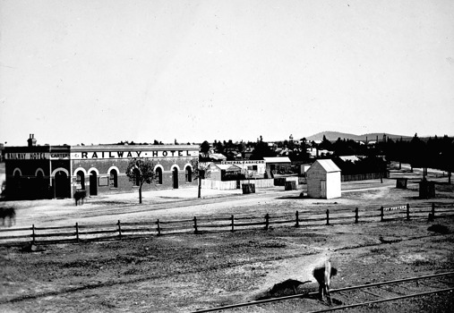 Railway Hotel, Castlemaine, 12 April 1898