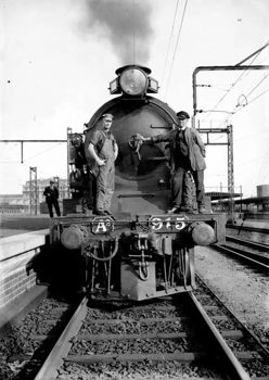 Driver and fireman standing on A2 class steam locomotive no. 915, Spencer Street Station