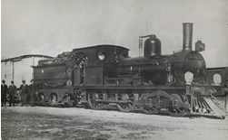 Staff with steam locomotive, post-1905