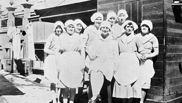 Refreshment room staff, Ballarat Railway Station, 1925. Photograph originally published in the Victorian Railways Magazine, October 1925