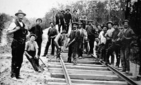 Construction gang laying rails on the Bairnsdale to Orbost line, 1914
