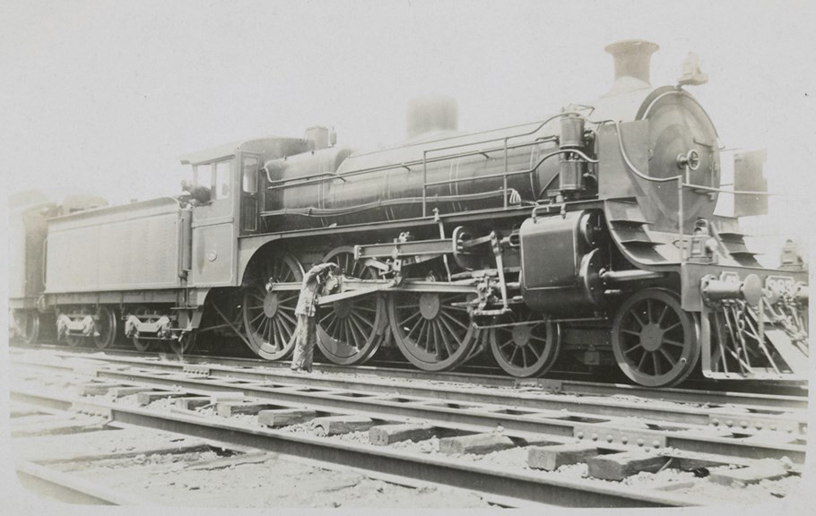 Staff performing maintenance of an A2 steam locomotive, post-1905.