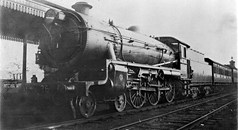 Steam locomotive hauling the Melbourne Express, Albury Station, 1934