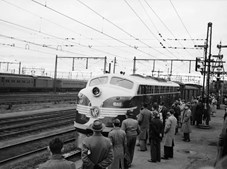 Diesel electric locomotive, 14 July 1952