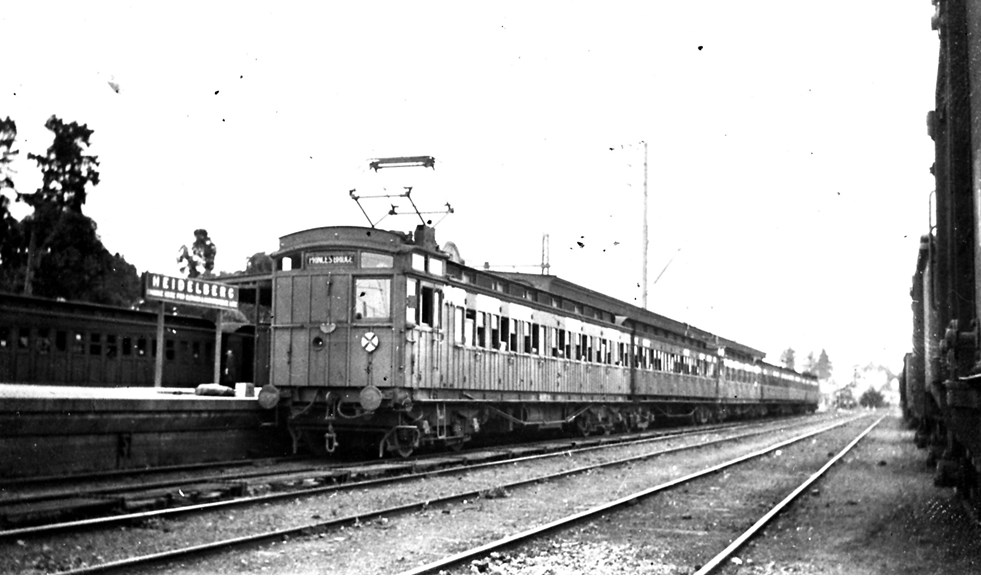 Red swing-door electric train, Heidelberg Station, circa 1935