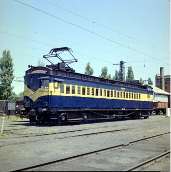 Pilot in new blue and gold paint, Jolimont Workshops, 21 February 1975