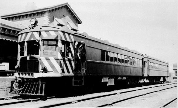 Beetle rail motor, Echuca Railway Station, 10 April 1949