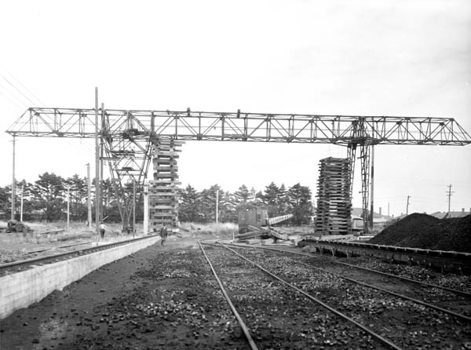Dismantling crane at Newport