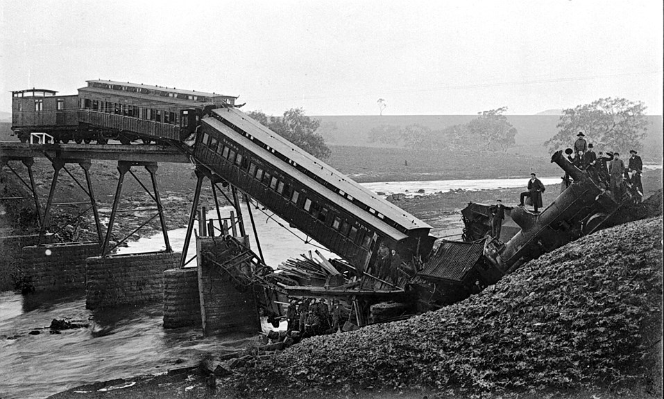 Accident following a bridge failure at McCallums Creek, 19 August 1909