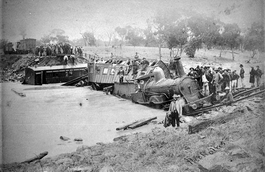 Bridge failure resulting in a rail accident, circa 1905