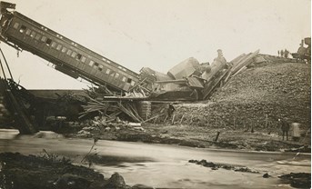 Train wreckage following a bridge failure at McCallums Creek, 19 August 1909