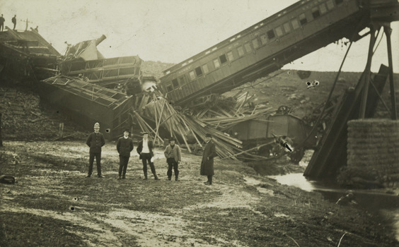 Train wreckage following a bridge failure at McCallums Creek, 19 August 1909