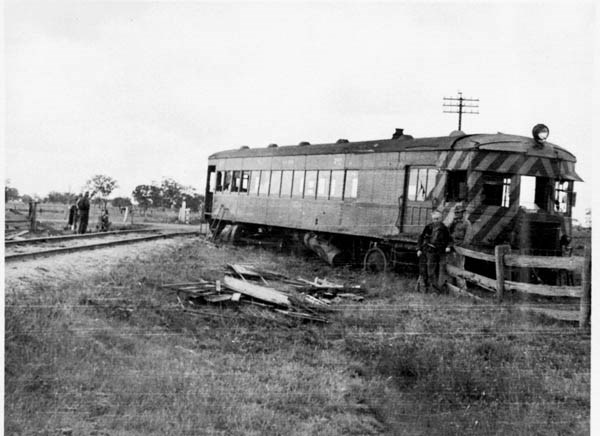 Brill railmotor RM44 derailed at Byrneside, 10 April 1949