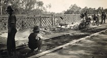 Constructing a rail bridge across the Murray River, Echuca, 1926-27