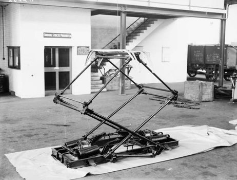 Pantograph for motor coaches
