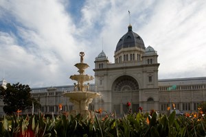 Royal Exhibition Building with the Hochgurtel fountain in the foreground 