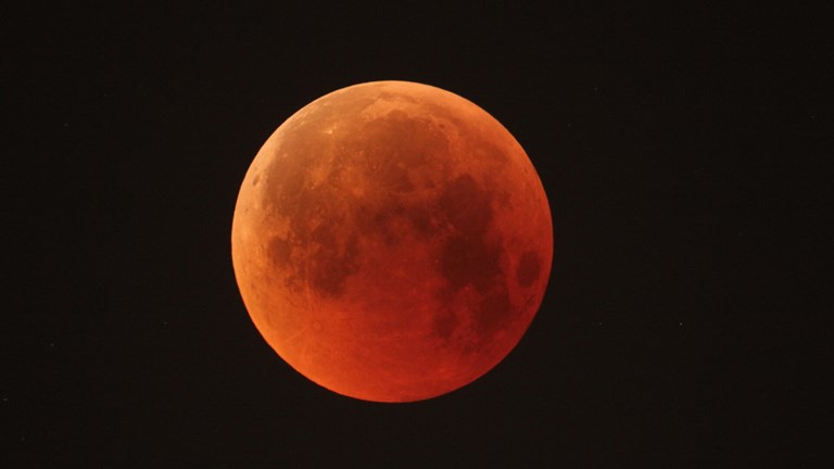 A reddened moon