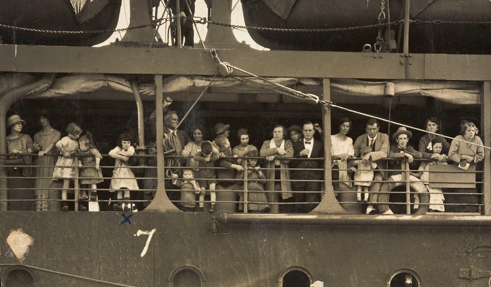 Shipboard arrivals at Station Pier, Melbourne, 1925.