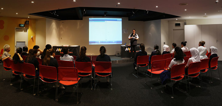 Scienceworks staff member presenting in Helen R Quinn Energy Lab