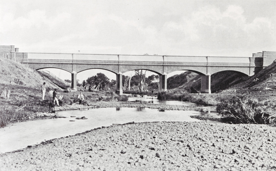 Completed Werribee River aqueduct for outfall sewer, Werribee, circa 1895