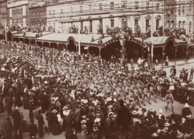 Army contingent marching past the Royal Mail Hotel, corner of Swanston and Bourke Streets, circa 1914