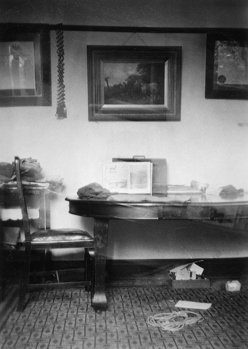 Clutterbuck Family Home Interior with J.F. Herring Jnr painting, circa 1950s.