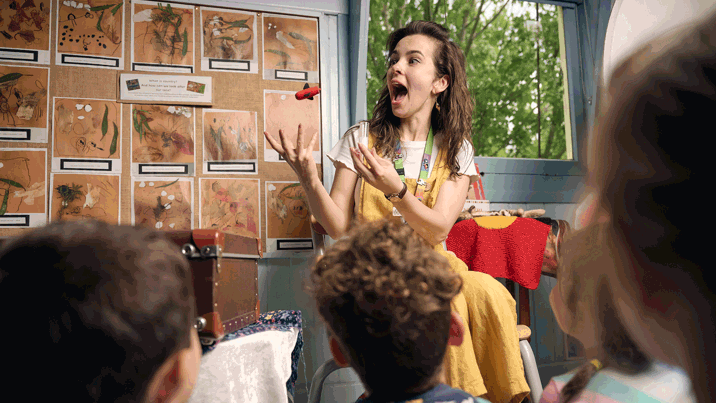 Museum educator engages kindergarten children in science demonstrations during Museum Victoria's Rockets and Robots kindergarten incursion program 