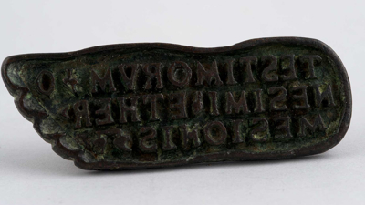 Bronze wax seal maker in the shape of a foot from the Imperial age