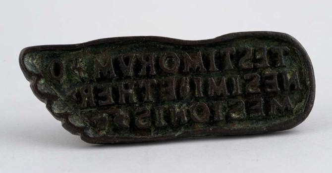 Bronze wax seal maker in the shape of a foot from the Imperial age